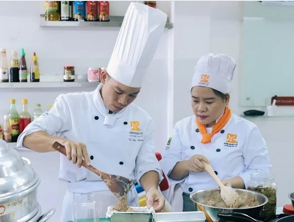 Đầu bếp Việt - Công Ty Cổ Phần Hướng Nghiệp Á Âu